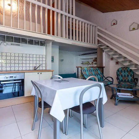Duplex Sous La Pinede Pres De La Plage, Terrasse, Au Calme Et Proche Des Activites, - Fr-1-239-394 *